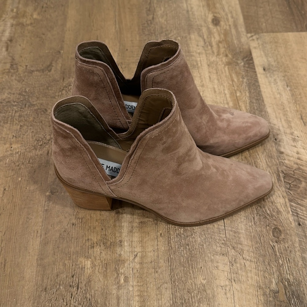 Steve Madden Womens Havannah Suede Heeled Booties Ankle Boots Taupe size 7.5